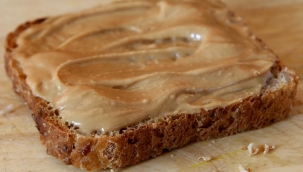 Evde fıstık ezmesi nasıl yapılır? Şekersiz ve lezzetli fıstık ezmesi tarifi!