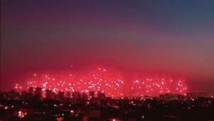 Adana Demirspor taraftarları gökyüzünü ateşe verdi! Mavi lacivertli taraftarların şampiyonluk kutlaması harika görüntüler oluşturdu!