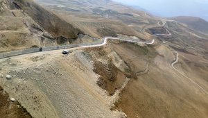 İran sınırındaki duvar çalışmaları aralıksız devam ediyor