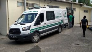 Devrilen traktörün altında kalan beş çocuk babası hayatını kaybetti