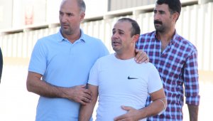 Elektrikli bisikletle okul dönüşündeki anneyle 2 çocuğuna motosiklet çarptı, anne hayatını kaybetti