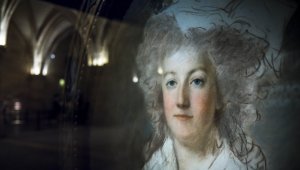 Eski Fransa Kraliçesi Marie-Antoinette'e ait elmasla kaplı 2 bilezik açık artırmaya çıkarılacak