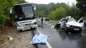 Eve dönüş yolu 2 kızı anne ve babasından ayırdı