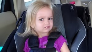 Fenomen Chloe'nin 'yan bakışı' 74 bin dolara satıldı