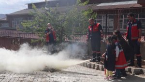 Hakkari'de minikler için yangın ve deprem tatbikatı