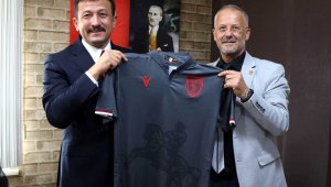 Hamza Dağ: “İnternet gazeteciliği ve sitelerinin düzenlemeye ihtiyacı var“