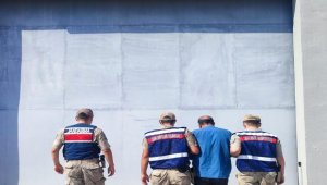 Iğdır'da aranan iki kişi yakalanarak cezaevine gönderildi