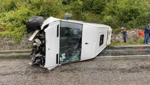 İşçi servisi devrildi: 11 yaralı