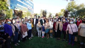 Kartal'da baştan aşağı yenilenen parka İmamoğlu ziyareti