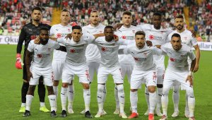 Sivasspor'da 11 futbolcu geldi, 8 gitti