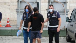 Şüpheli araçtan 40 sahte 100'lük dolar ele geçti: 1 yabancı uyrukluya gözaltı