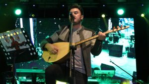 Ünlü sanatçı Mustafa Ceceli Diyarbakır'da sevenleri ile buluştu