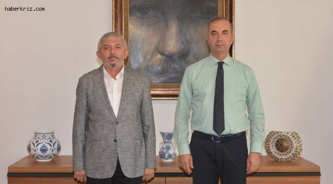 Rektör Tümay'a "Adana'nın Kurtuluşu'nun 100. Yıl Etkinlikleri" kataloğu takdim edildi