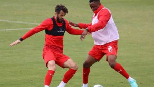Sivasspor, Altay maçına yoğun tempoda hazırlanıyor