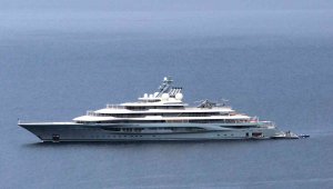 Yüzen saray “Flying Fox“ Bodrum'a demir attı, içerisindekiler merak konusu oldu