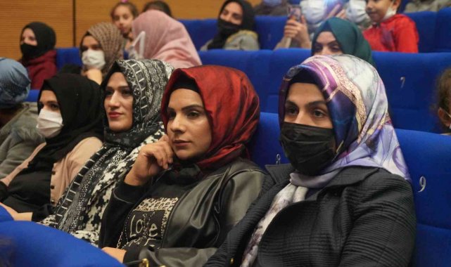 Diyarbakır'da 'Yaşasın Kadın' konferansı gerçekleşti