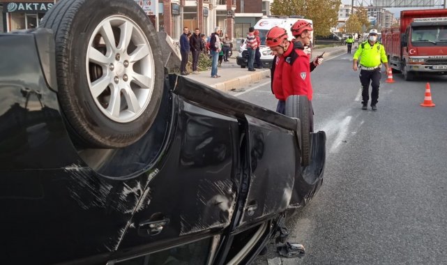 Edremit'te otomobil takla atıp ters döndü