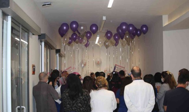 Prematüre bebekler için pasta kesildi