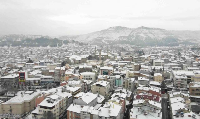 Burdur beyaz gelinliğini giydi
