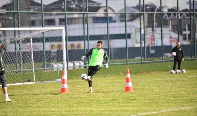 Bursaspor üç eksikle Eyüpspor maçı hazırlıklarına başladı