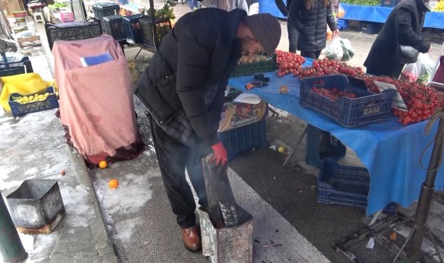 Isparta'da pazarcı esnafı açık havada yaktığı ateşle ısınmaya çalıştı