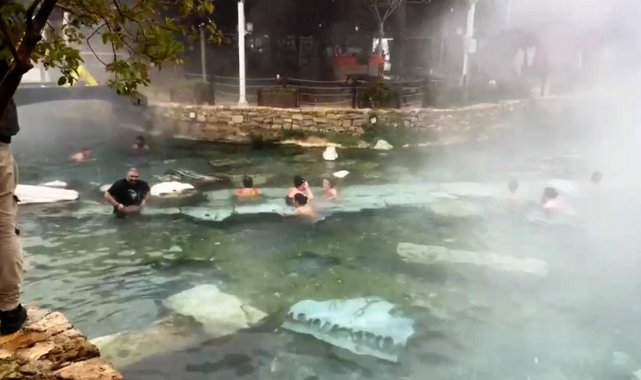 Kar altında antik yüzme keyfi