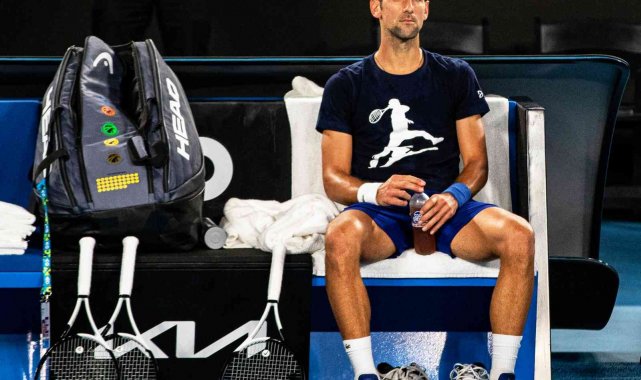 Sırp tenisçi Djokovic Avustralya'da gözaltına alındı