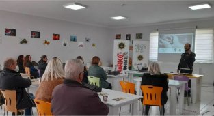 'En İyi Narkotik Polisi Anne' projesi velilere tanıtıldı