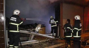 Adana'da pastane yangında kül oldu