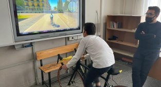 Bisiklet simülasyonuyla sanal ortamda pedal çevirdiler