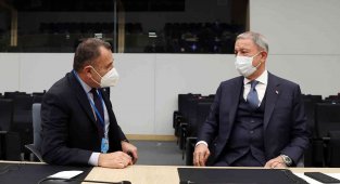 Milli Savunma Bakanı Akar, Yunanistan Savunma Bakanı Panagiotopoulos ile görüştü