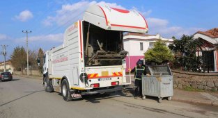Serdivan'da çöp konteynerlerine bakım yapıldı