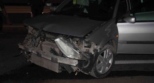 Tır ile otomobil çarpıştı, trafik felç oldu