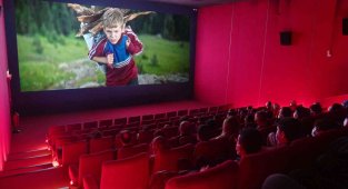 Vali Aksoy, "Kesişme: İyi ki Varsın Eren" filmini öğrencilerle birlikte izledi