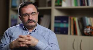 Hakan Kırımlı kimdir? Hakan Kırımlı biyografisi nedir? Hakan Kırımlı kitapları neler?