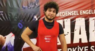 Tarık Akat kimdir? Tarık Akat biyografisi nedir? Türk Paralimpik Halterci Tarık Akat hayatı nedir?